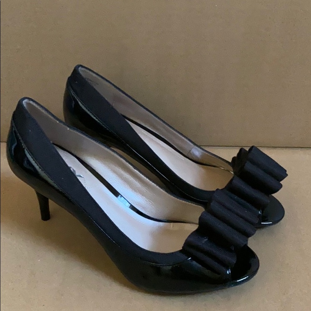 New DKNY little heels, size 6